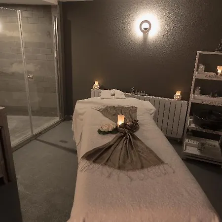 Hotel Check & 4*