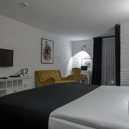 Hotel Check & 4*