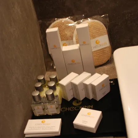 Check & Hotel