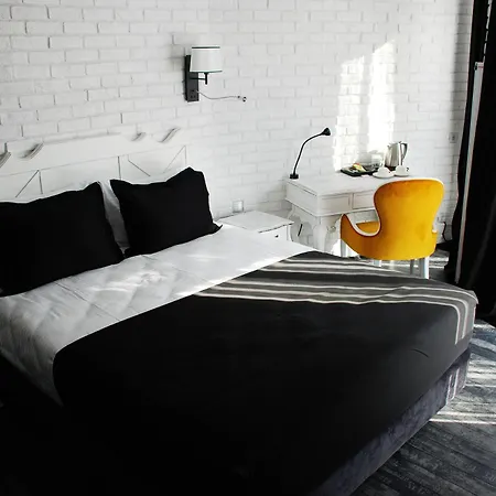 Check & Hotel